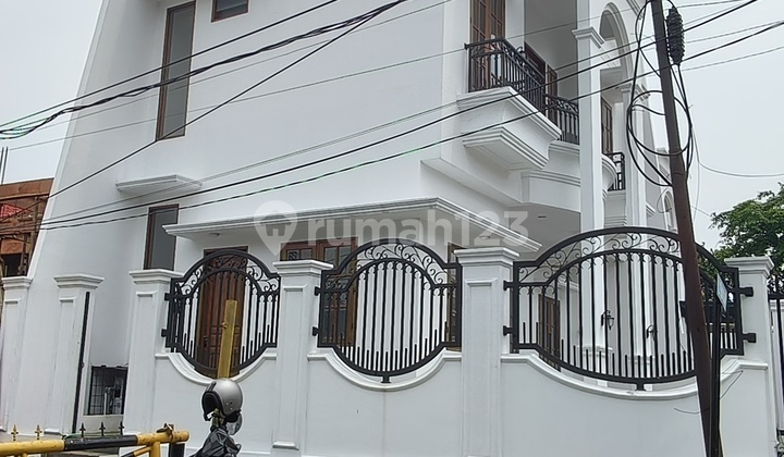 Sell Fast, 3 Car Road Access, Beautiful House in Hook Within Complex in Duren Sawit East Jakarta, Good in Duren Sawit, SHM House 2