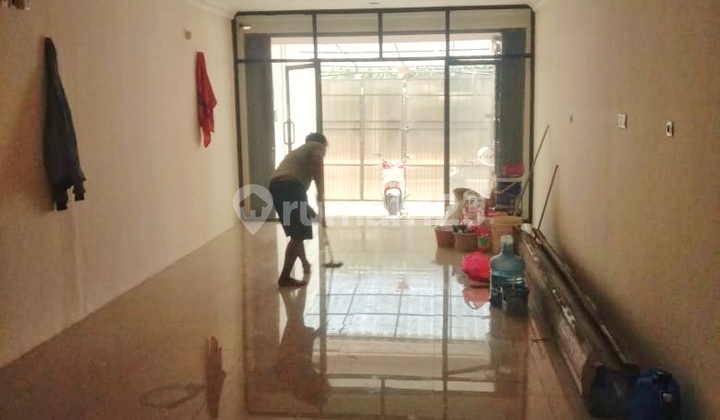 For Rent: Shop House in Bintara Bekasi by the Roadside 2