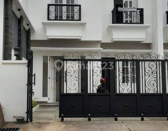 Rumah  Classic Modern Di Pondok Bambu 2