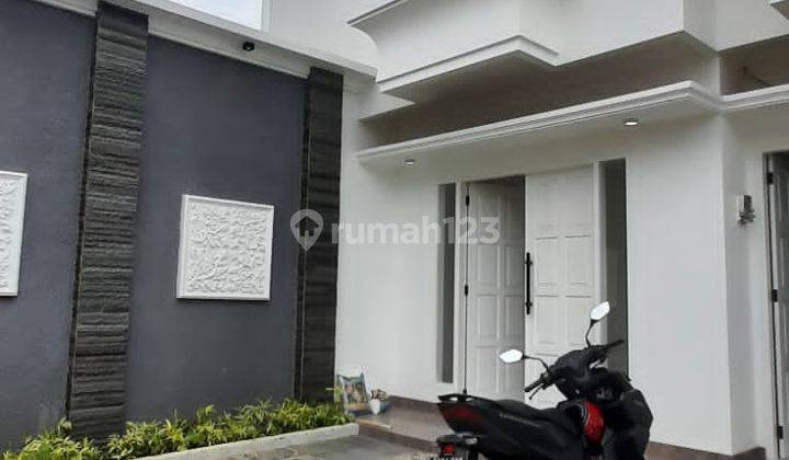 Rumah  Classic Modern Di Pondok Bambu 1