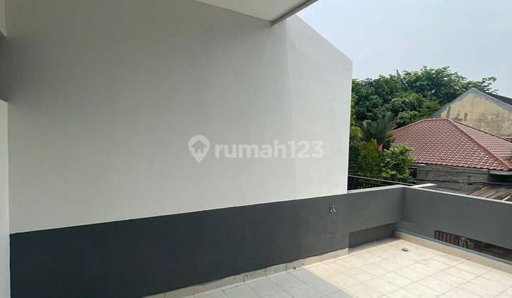 Jual Rumah Cantik Dengan Kolam Renang Di Bintaro 2