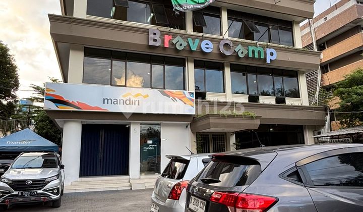 For Rent Strategic Building on Dewi Sartika Street