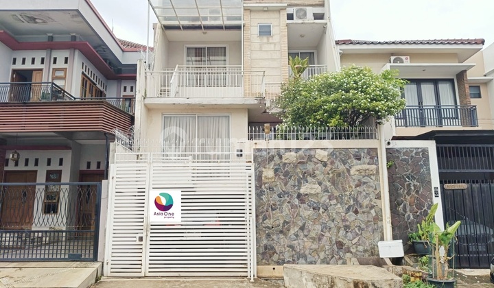 Dijual Rumah Siap Huni di Billymoon Jakarta Timur
