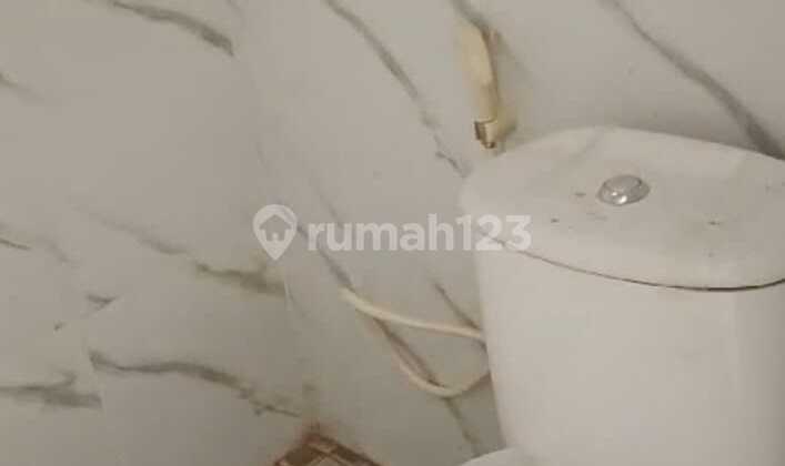 For Quick Sale House on Poris Indah Road, Cipondoh - Tangerang 2