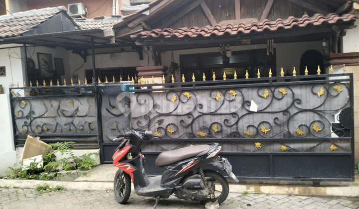 For Quick Sale: 1.5-Story House in Poris Indah Housing Complex 2