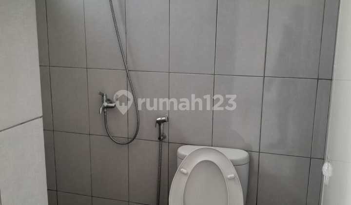 Shop House in Modernland Ready to Use, Busy Location, Suitable for Business 2