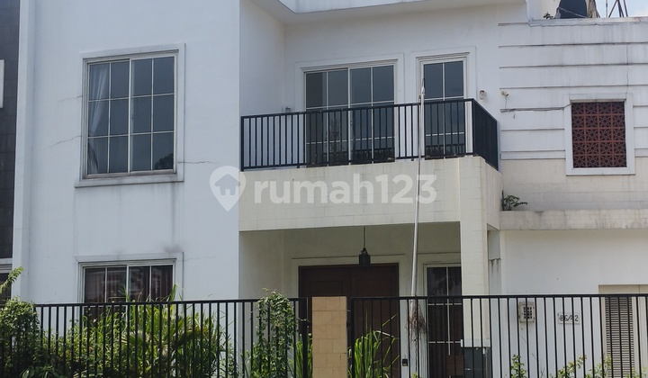 Rumah Di Boulevard Pulau Dewa Raya Modernland 