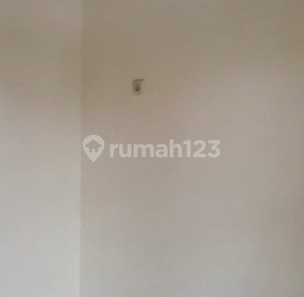 Dijual Rumah Di Cluster Edelweis, Taman Royal - Tangerang 2