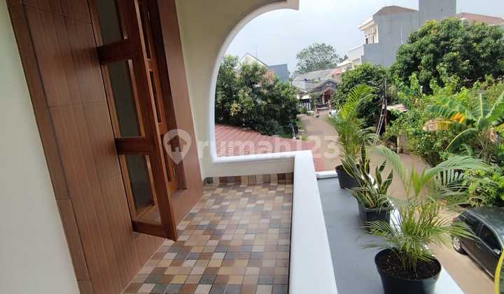 Rumah 3 lantai baru kokoh kusen daun pintu jendela jati,dekat stas kereta 2