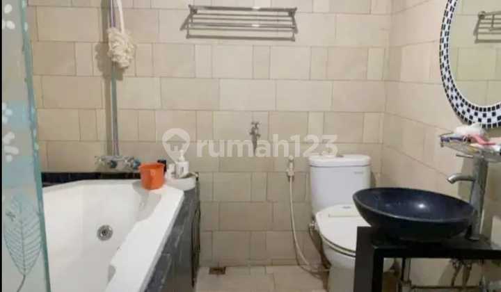 Rumah bagus letak strategis dekat Stan,5menit ke st kereta , Mall , RS ,Toll 2
