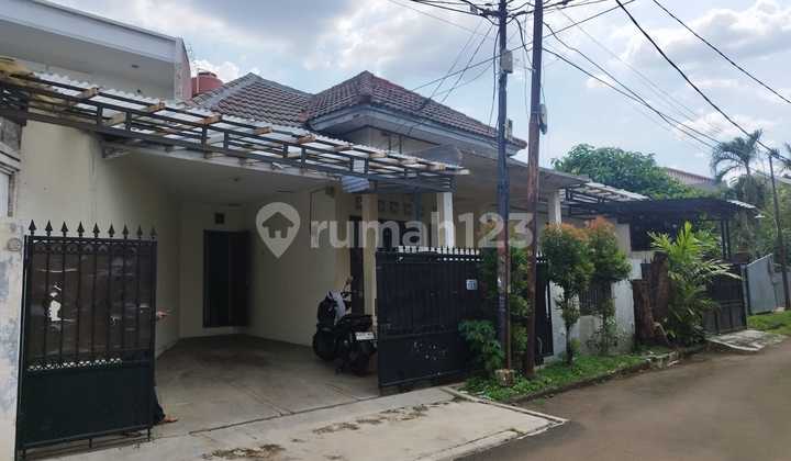 Rumah dengan Ruangan yang Luas dan Halaman Belakang Luas Dekat Stan 2