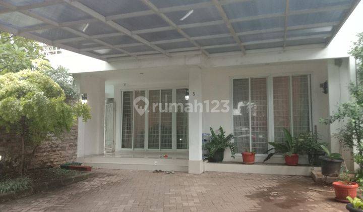 Rumah Bagus Kokoh Semi Furnished Ada Kolam Renang Strategis 1