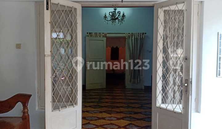 Rumah Yang Asri Terawat di Taman Matraman  Menteng Jakarta Pusat