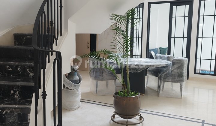 Rumah Megah Modern Lokasi Prime Tenang Nyaman Di sektor 9 Bintaro jaya 2