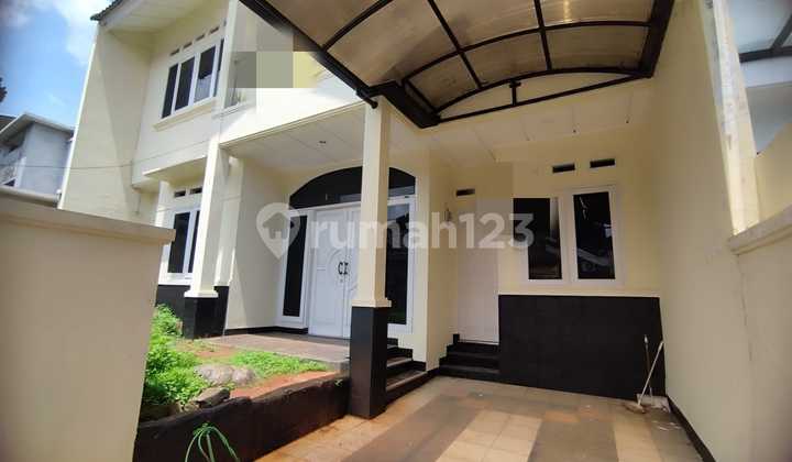 Rumah bagus kokoh 2 lantai dalam komplex yang strategis , 10 menit ke Stasiun Kereta