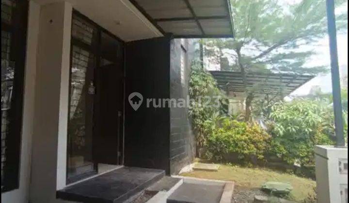 Rumah Rapih Apik Ada Taman Belakang Depan Nyamandekat Sport Club 2