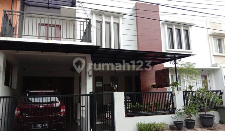 Sturdy 2-story house in a serene, comfortable, secure housing complex near MRBJ.