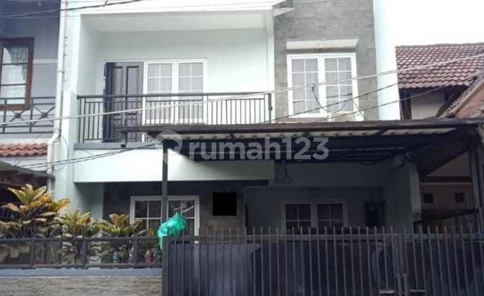 Rumah bagus 2 lantai di Bintaro sektor 5 dekat Taman Menteng dan Stan
