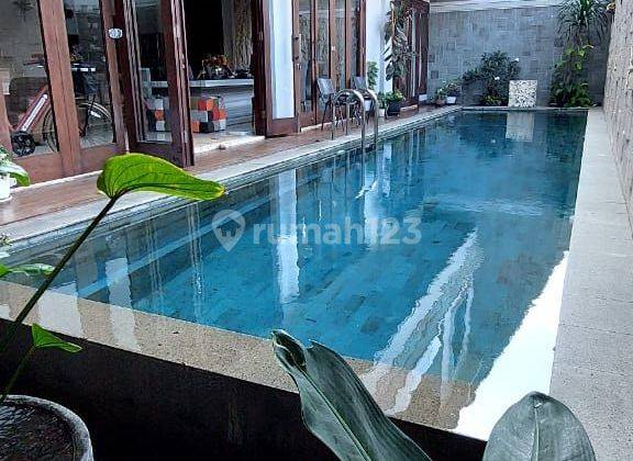 Rumah 2 Lantai dengan Private Pool di Metland Ujung Menteng Cakung 1