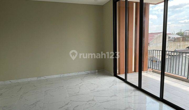 SJ Di jual CEPAT Rumah 4 Lantai di Pulomas SHM hadap Selatan 2