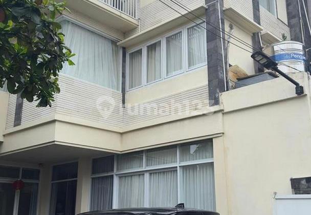 Rumah Elit 4 Kamar Tidur Cantik Dijual, di Kerobokan Kuta Utara Area 2