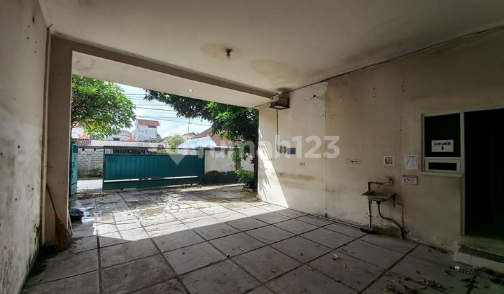 Office Building Plus Warehouse for Sale, in the Central Gatot Subroto Area.