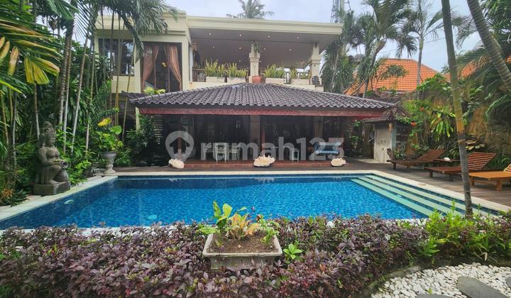 Traditional 4 Bedroom Villa for Sale, in Seminyak Area Traditional 4 Bedroom Villa for Sale, in Seminyak Area