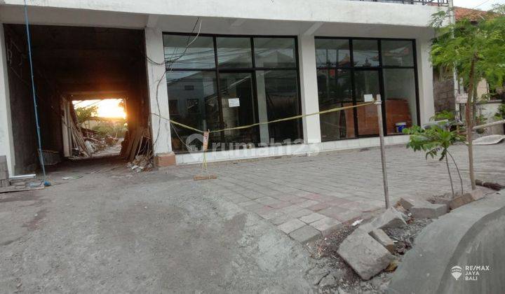 Ruko Disewakan di Pinggir Jalan, Area Kuta Utara 2