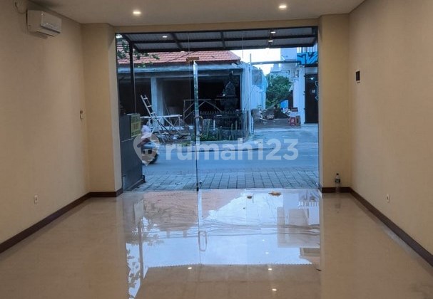 1-Story Shop Suitable for Office for Rent, in Kerobokan Area