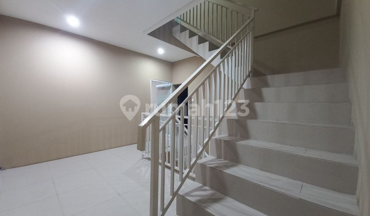 2 Units of 3-Storey Shophouses for Sale in, Mahendradatta, Denpasar Area 2