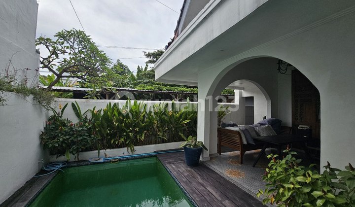 Villa Semi Furnished Disewakan, di Padangsambian Denpasar Area