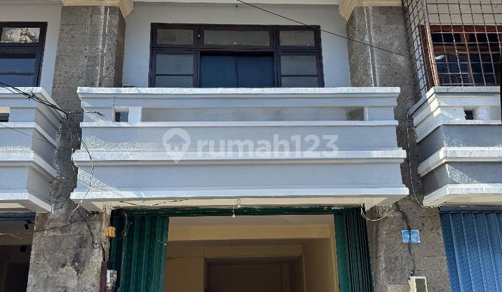 Nice 3-Story Shop House for Rent on the Roadside, in Pemecutan Kaja Area Nice 3-Story Shop House for Rent on the Roadside, in Pemecutan Kaja Area