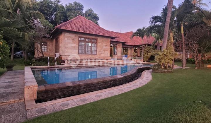 The Beautiful Villa Absolute Beach Front For Sale, North Bali Area