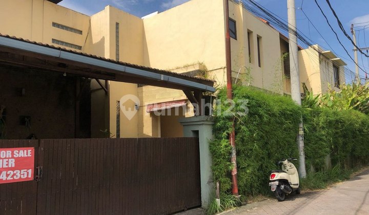 Villa 2 Lantai Tipe Minimalis 5 Kamar Tidur Dijual, di Canggu