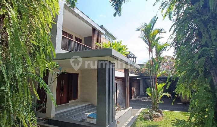 Villa 6 Bedroom Semi Furnished Dijual, Denpasar Barat Area Villa 6 Bedroom Semi Furnished Dijual, Denpasar Barat Area