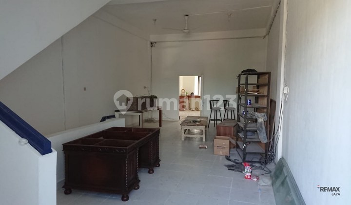 Premium 3-Story Shop House with Good Location Access for Rent, in Tuban Area 2