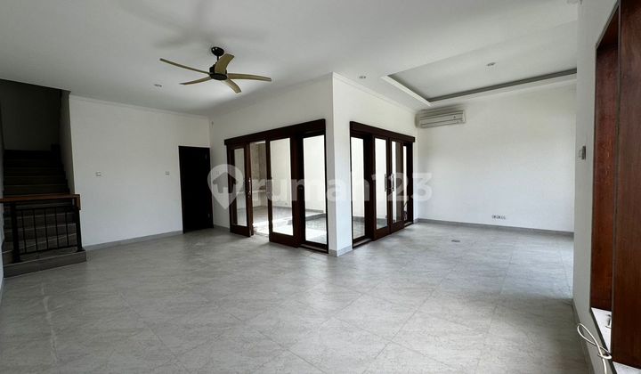 Rumah 2 Lantai Design Modern Disewakan, di Beji Ayu, Seminyak Area