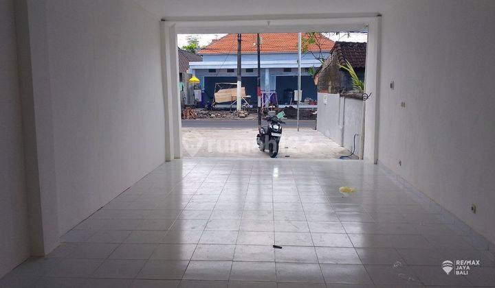 Toko 1 Lantai area Parkir Luas Disewakan, di Seminyak 2