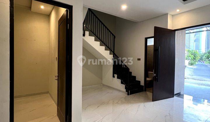 Rumah Dijual Dukuh Pakis Surabaya Depan Ciputra World 2