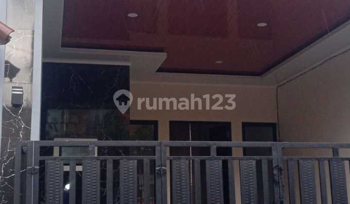 Rumah Bagus 4 BR di Regency Melati Mas, Tangerang Selatan 2