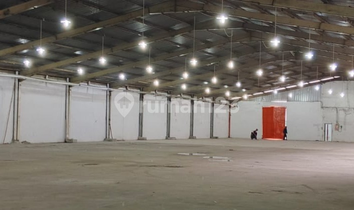 For Rent: Spacious Strategic Warehouse Ready to Use in Pasar Rebo, East Jakarta