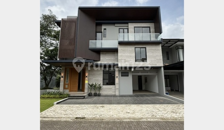 Rumah Split Level, Attic Room + Rooftop di Foresta BSD, Tangerang Selatan
