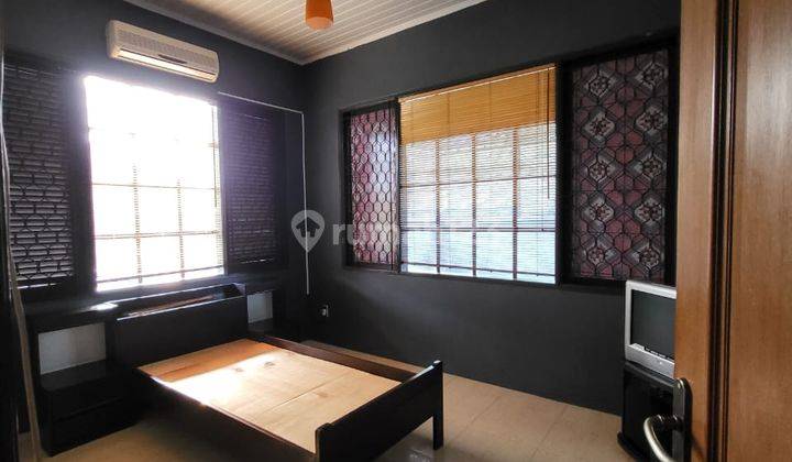 Dijual Rumah Hadap Selatan, Carport Luas  di Jl basoka raya, Kembangan 2