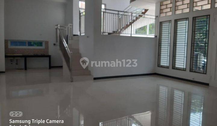 Disewa Rumah Hook 3 Lantai di Sektor 7C Gading Serpong, Tangerang 1
