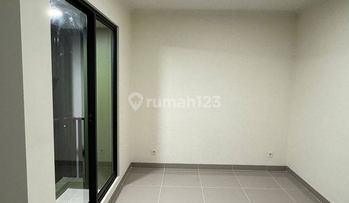 Dijual Cepat Rumah 3 Lantai Dengan Attic Room di Gading Serpong 2