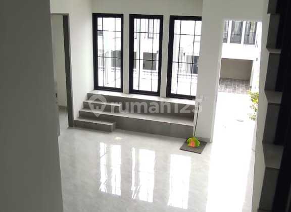 Rumah 3 Lantai Hook di Cluster Aether Bsd, Tangerang Selatan