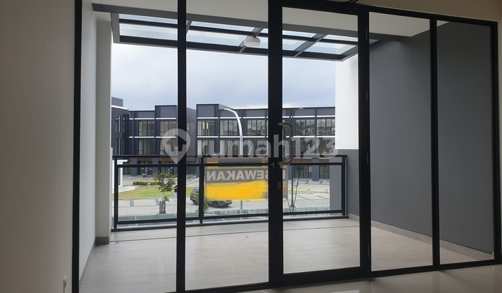 Disewakan Ruko Hampton Boulevard di Gading Serpong, Tangerang Disewakan Ruko Hampton Boulevard di Gading Serpong, Tangerang