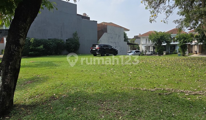 Corner Lot Near Public Facilities in Versailles BSD, South Tangerang