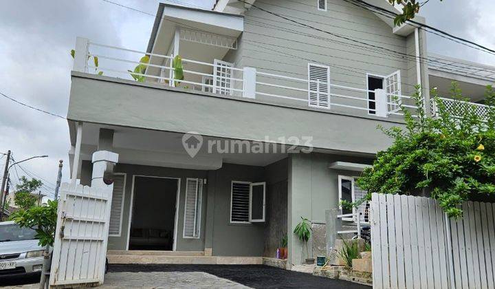 Rumah Hook Gaya Farm House 2 Lantai di Bsd Griya Loka, Sektor 1.6 1