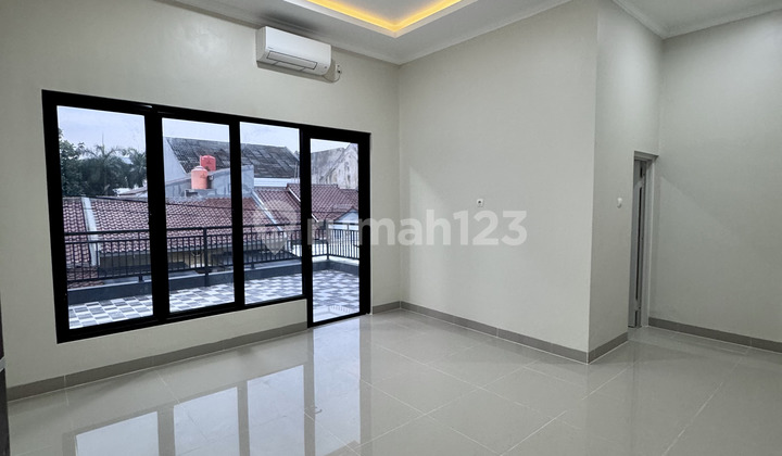 Rumah Baru 2 Lantai di Regency Melati Mas, Tangerang Selatan